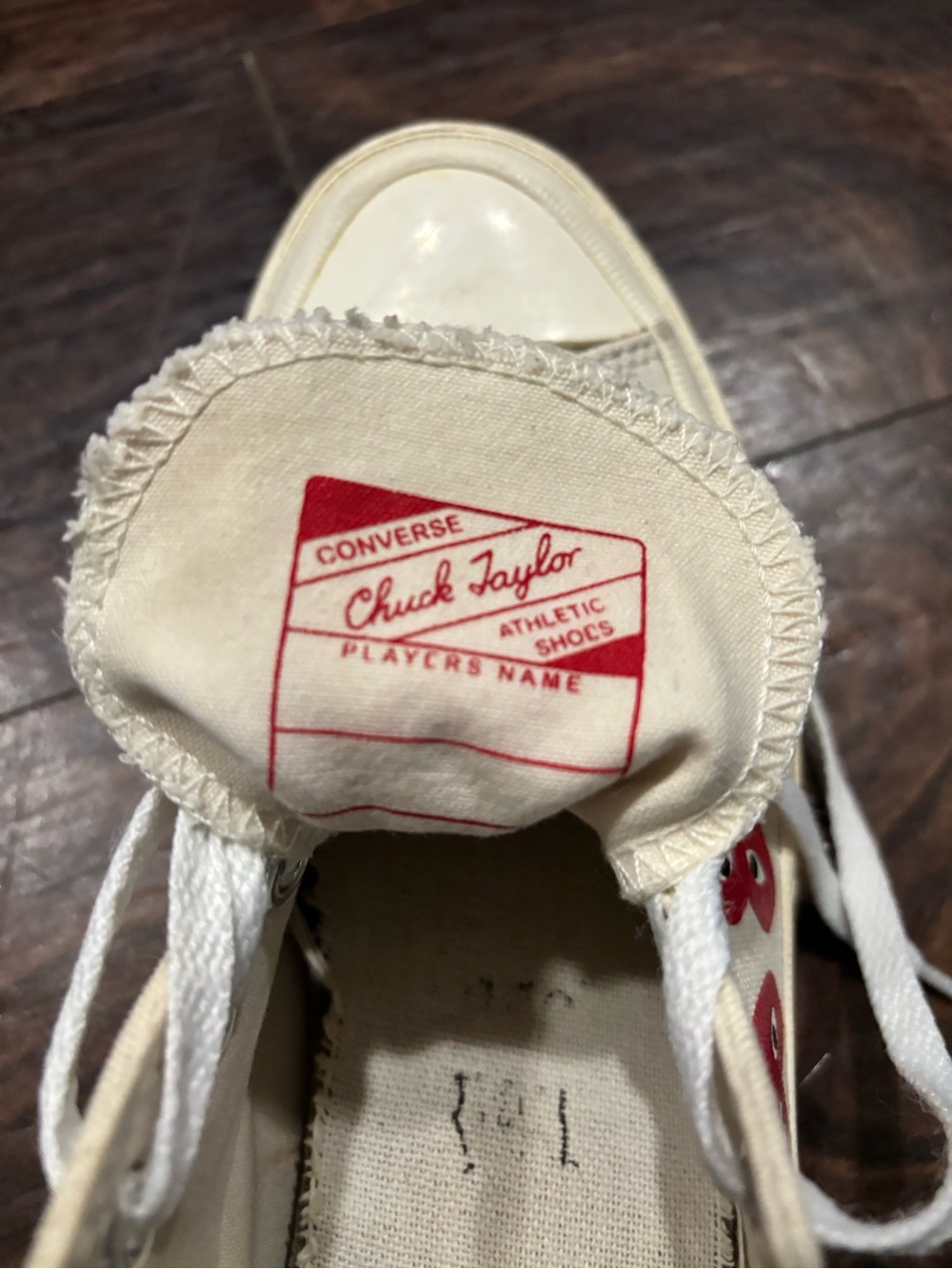 Converse Kids Low-Top Sneakers with Red Heart Motif - Picture 3 of 5
